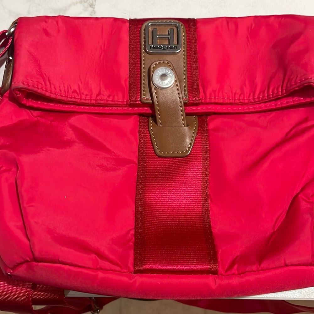 HEDGREN RED NYLON LEATHER  SHOULDER BAG HANDBAG PURSE EUC
